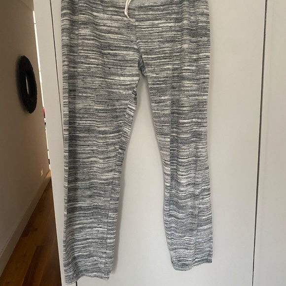 Monrow Cuffed Gray Cropped Jogger Size Medium - Picture 1 of 5